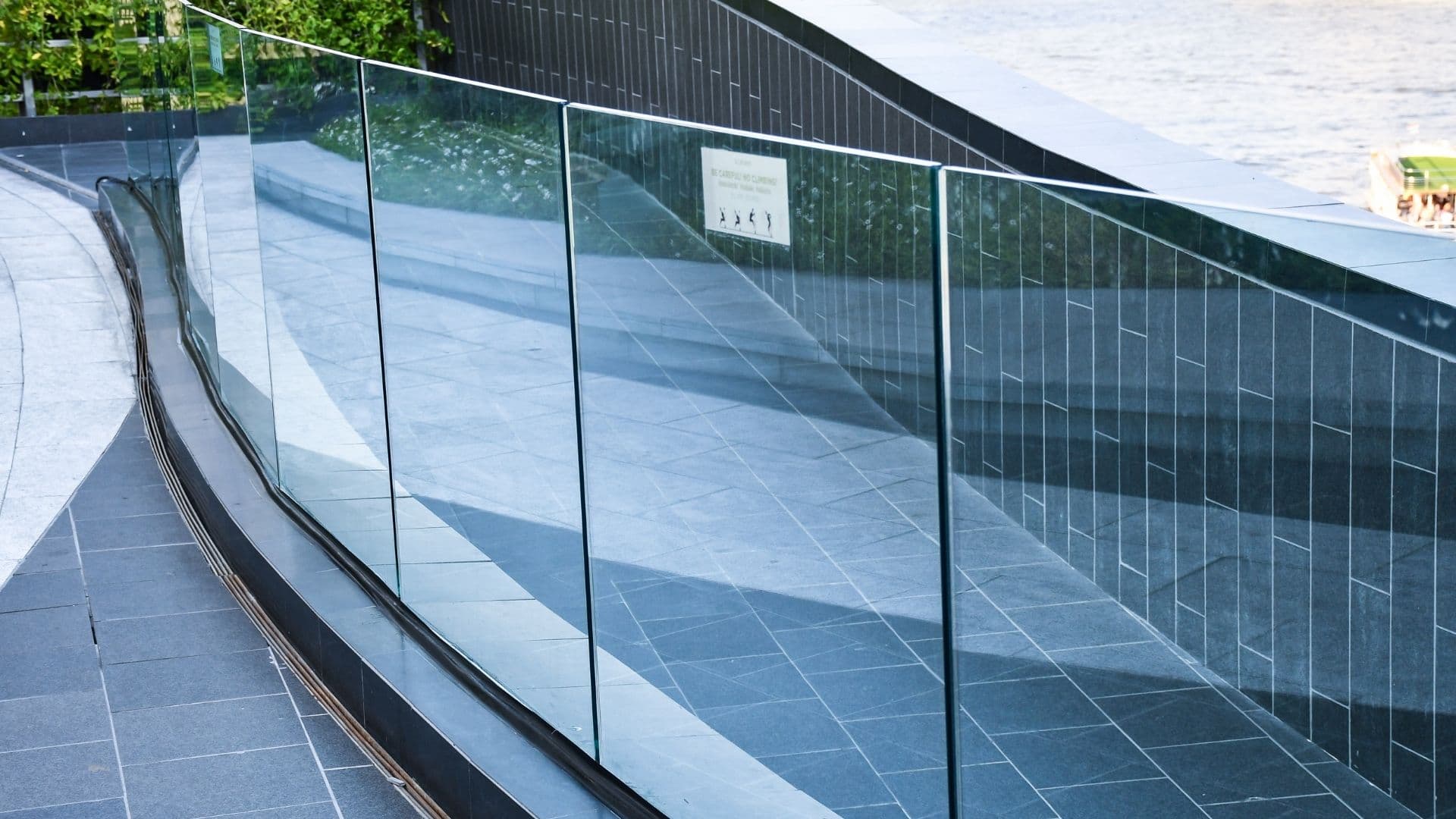 Laminated architectural guardrail glass installation