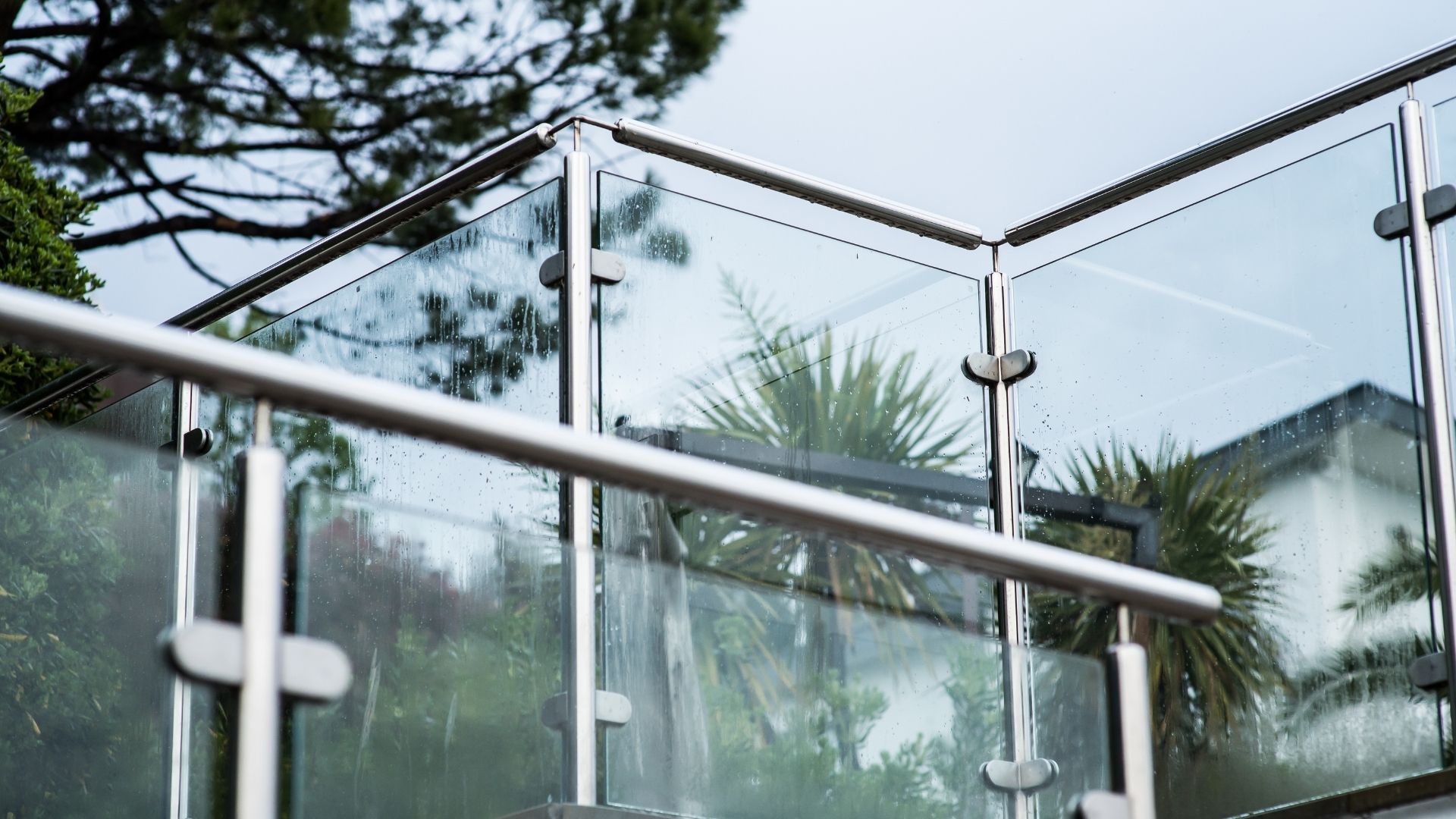 Guardrail Glass (1920 x 1080 piksel) (1)